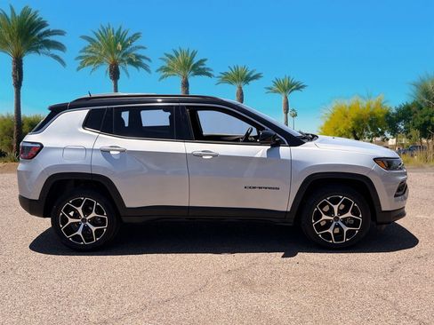 Used 2025 Jeep Compass Limited AWD/4WD image 6