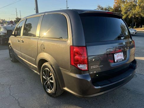 Used 2017 Dodge Grand Caravan SE image 7