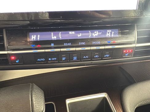 Used 2021 Toyota Sienna XLE image 21