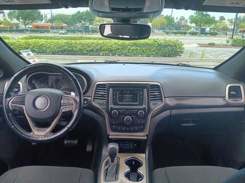 Used 2017 Jeep Grand Cherokee Laredo RWD image 13