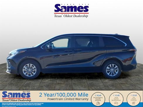 Used 2025 Toyota Sienna LE image 4