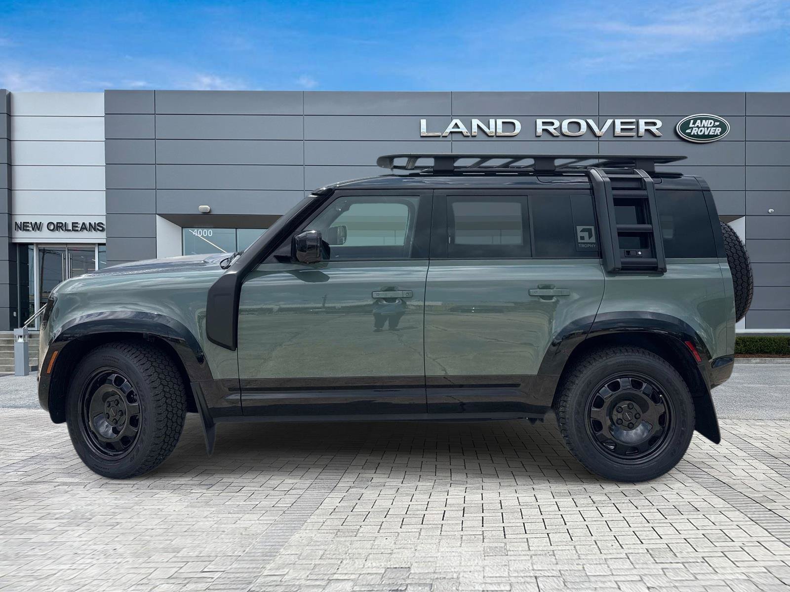 New 2026 Land Rover Defender 110 AWD/4WD image 2