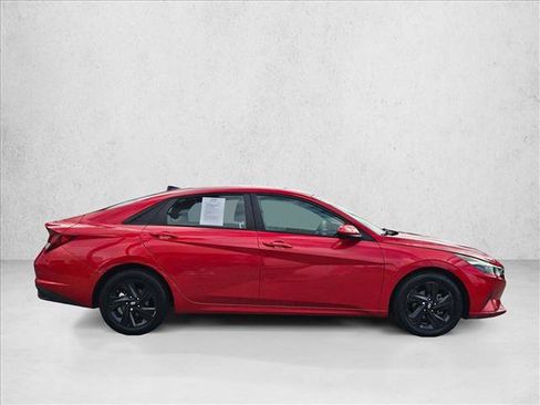 Used 2021 Hyundai Elantra SEL image 4