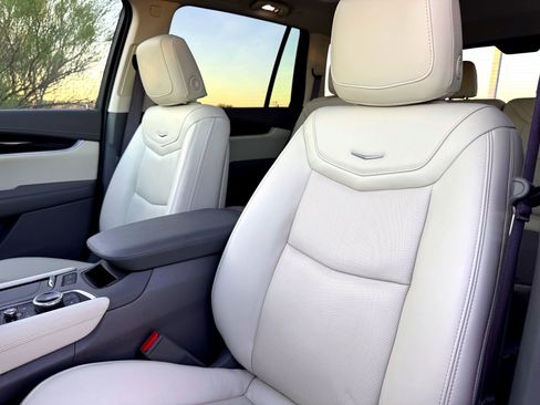 Used 2023 Cadillac XT6 Premium Luxury image 13