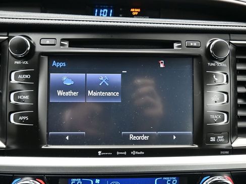 Used 2019 Toyota Highlander XLE image 18