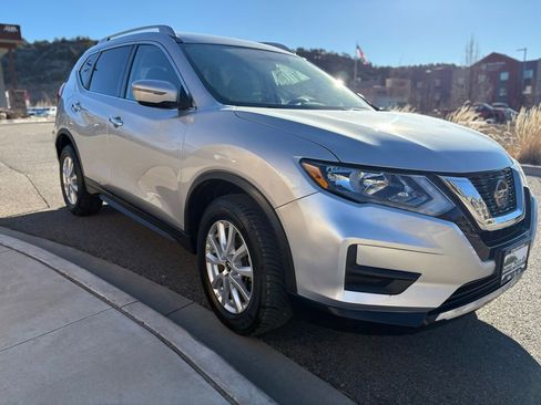 Used 2018 Nissan Rogue SV image 10