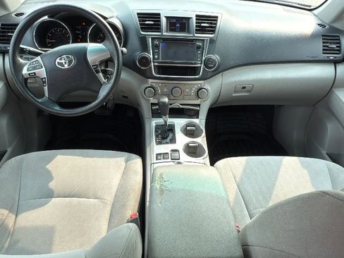 Used 2013 Toyota Highlander SE image 30
