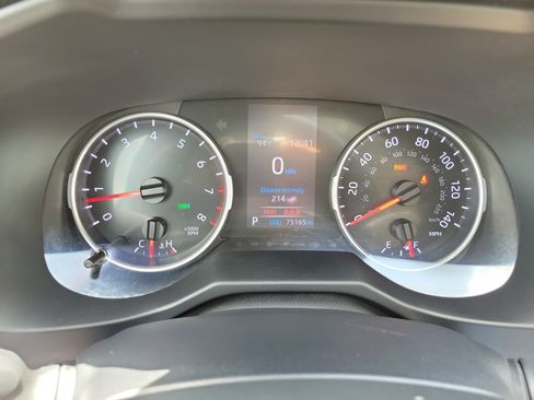 Used 2022 Toyota RAV4 XLE w/ Convenience Package FWD image 31