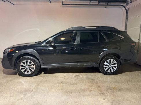 Used 2023 Subaru Outback Premium AWD/4WD image 2