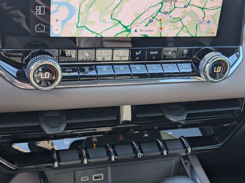 Used 2024 GMC Canyon Denali image 20