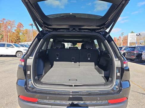 New 2025 Jeep Grand Cherokee Altitude image 26