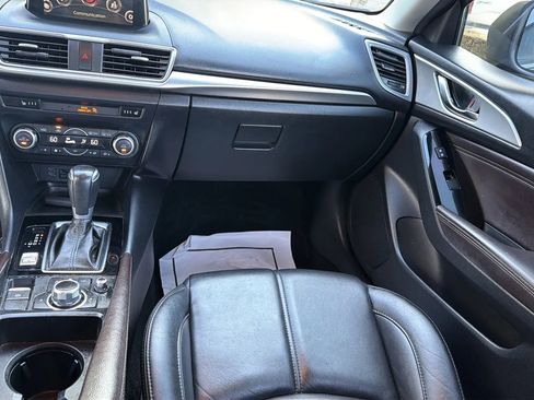 Used 2018 MAZDA MAZDA3 Touring image 36