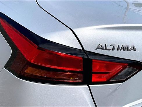 Used 2023 Nissan Altima 2.5 SV FWD image 23