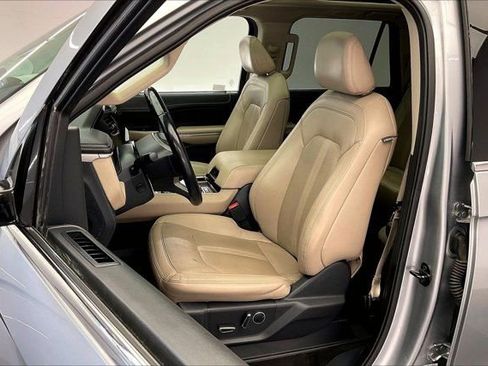 Used 2022 Ford Expedition Max Limited image 17