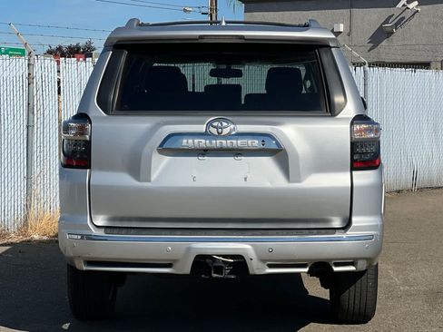 Used 2016 Toyota 4Runner Limited AWD/4WD image 4