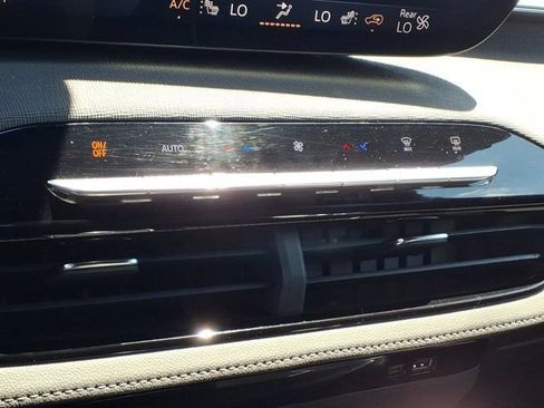 Used 2025 Buick Enclave Sport Touring AWD/4WD image 13