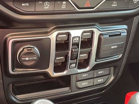 Used 2022 Jeep Wrangler Unlimited Sport image 39