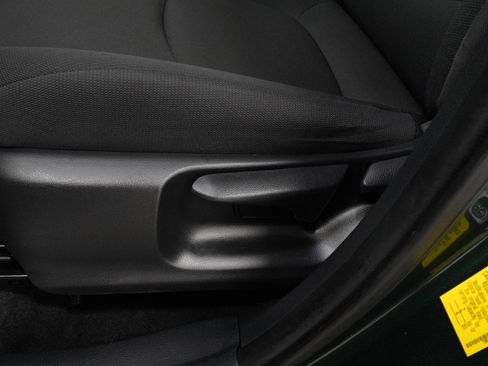 Used 2022 Toyota Corolla Cross LE AWD/4WD image 20