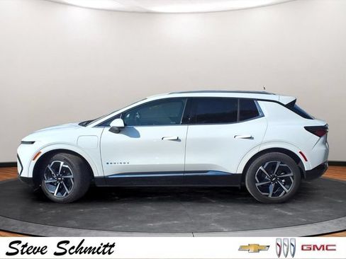 Used 2024 Chevrolet Equinox EV LT FWD image 2