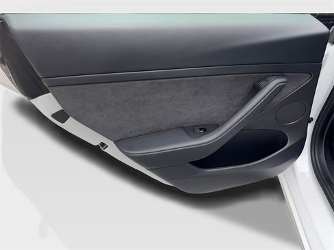 Used 2021 Tesla Model 3 Standard Range Plus image 35