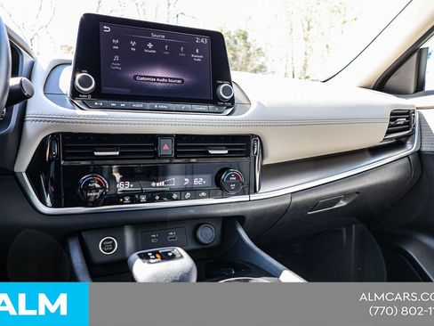 Used 2023 Nissan Rogue SV image 31