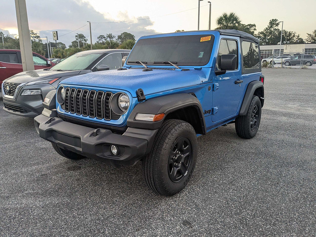 Used 2025 Jeep Wrangler Sport AWD/4WD image 4