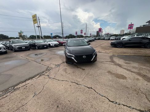 Used 2025 Nissan Sentra SV FWD image 4
