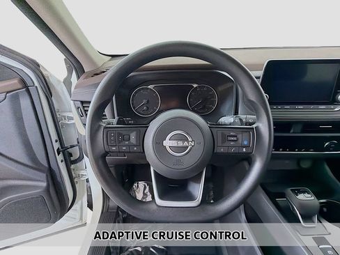 Used 2023 Nissan Rogue SV AWD/4WD image 3