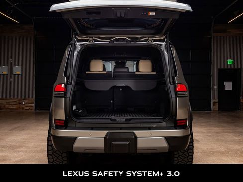 Used 2025 Lexus GX 550 image 9