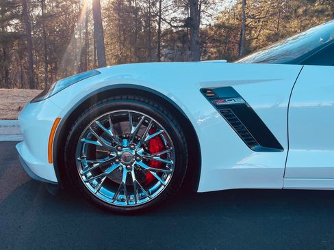 Used 2015 Chevrolet Corvette Z06 w/ 3LZ Preferred Equipment Group image 7