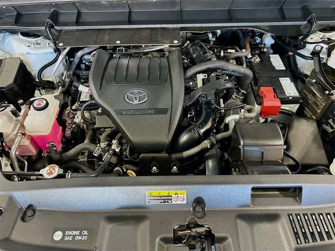 Used 2023 Toyota Highlander XLE image 29