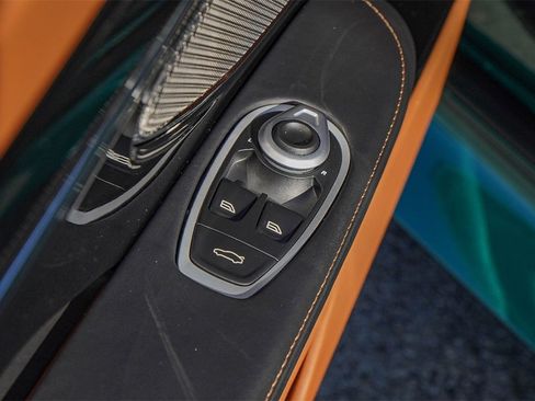 Used 2024 Aston Martin DB12 Coupe image 36