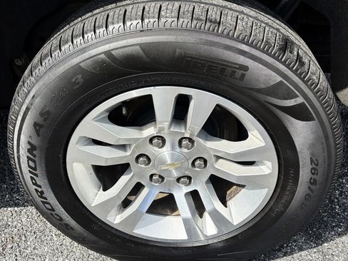 Used 2019 Chevrolet Suburban LT image 8