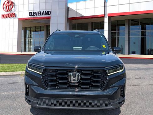 Used 2025 Honda Pilot Black Edition image 3