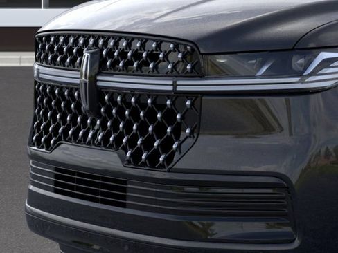 New 2026 Lincoln Navigator L Black Label AWD/4WD image 17