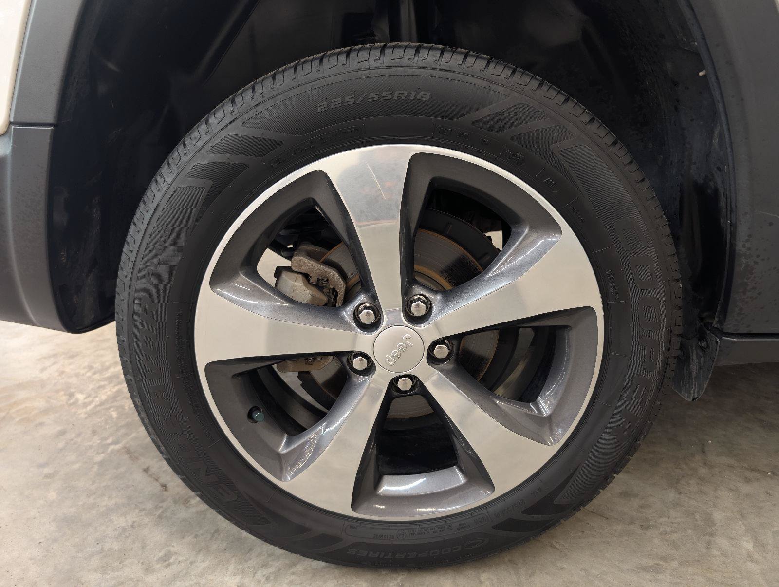 Used 2019 Jeep Cherokee Limited FWD image 48