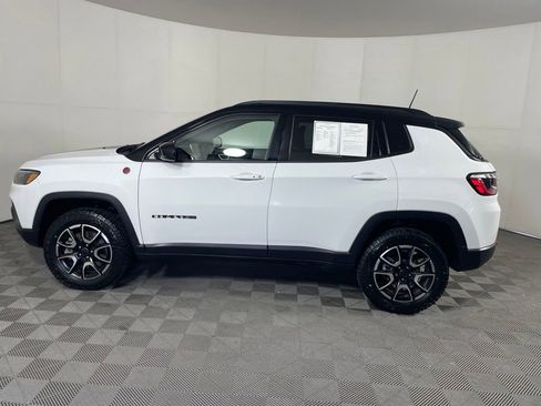 Certified 2025 Jeep Compass Trailhawk AWD/4WD image 6
