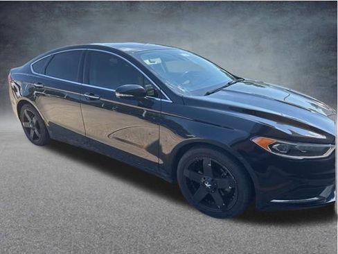 Used 2018 Ford Fusion SE w/ Fusion SE Technology Package FWD image 10