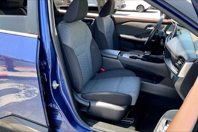 Used 2023 Nissan Rogue SV FWD image 6