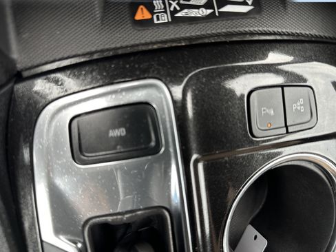 Certified 2024 Chevrolet Equinox Premier AWD/4WD image 17