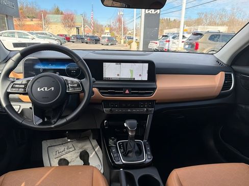 Certified 2025 Kia Seltos EX w/ EX Sunroof Package image 15