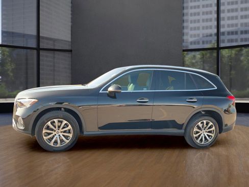 Used 2024 Mercedes-Benz GLC 300 image 2