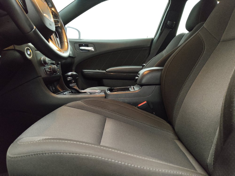 Used 2021 Dodge Charger SXT w/ Blacktop Package RWD image 17