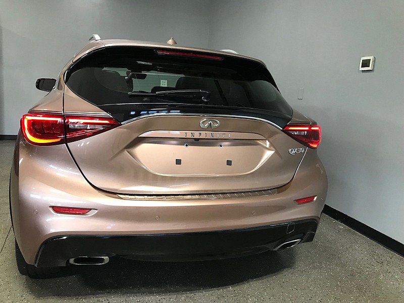 Used 2017 INFINITI QX30 Premium w/ Navigation Package FWD image 4