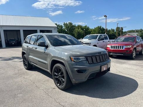 Used 2020 Jeep Grand Cherokee Altitude AWD/4WD image 2
