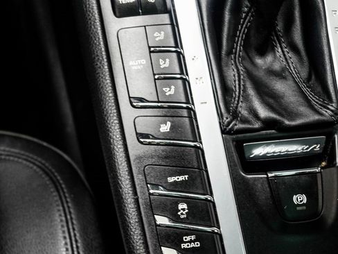 Used 2019 Porsche Macan image 19