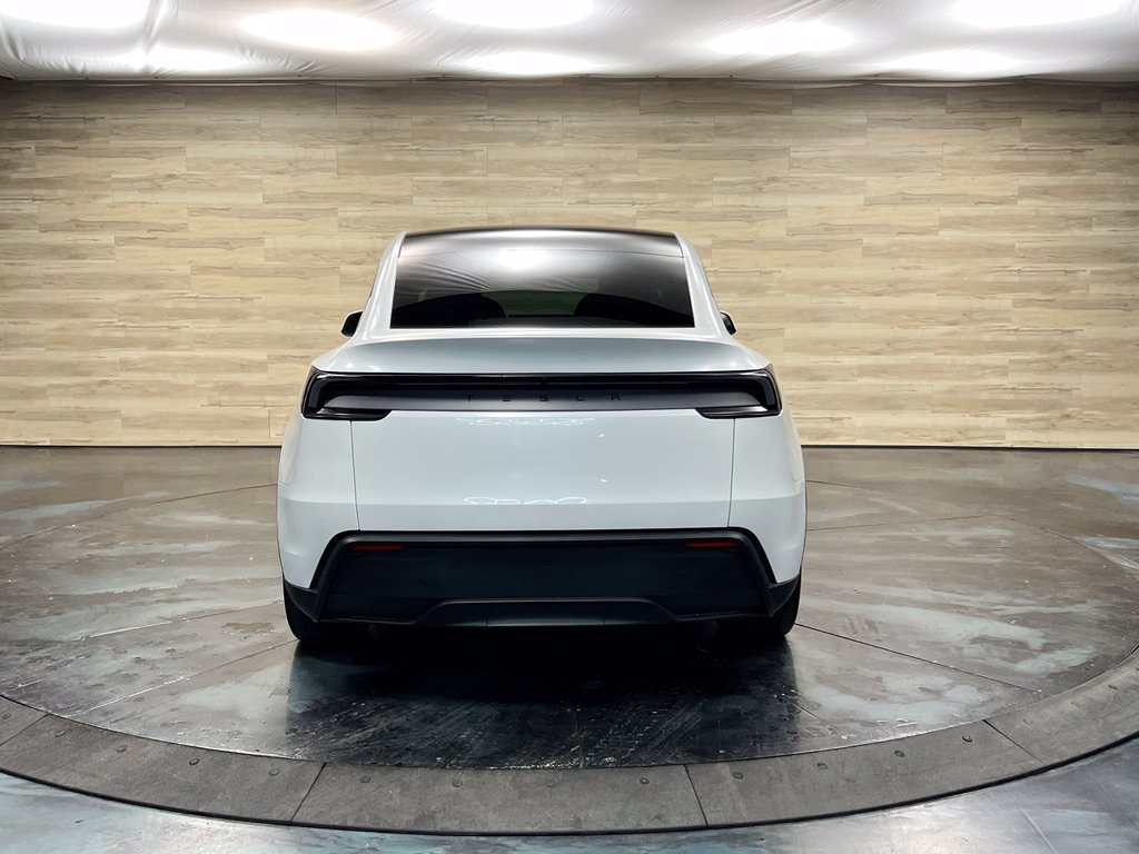 Used 2026 Tesla Model Y Long Range RWD image 19