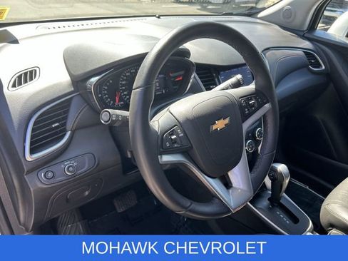 Certified 2020 Chevrolet Trax LT w/ LT Convenience Package image 11