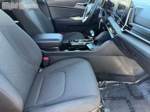 Used 2025 Kia Sportage LX image 13