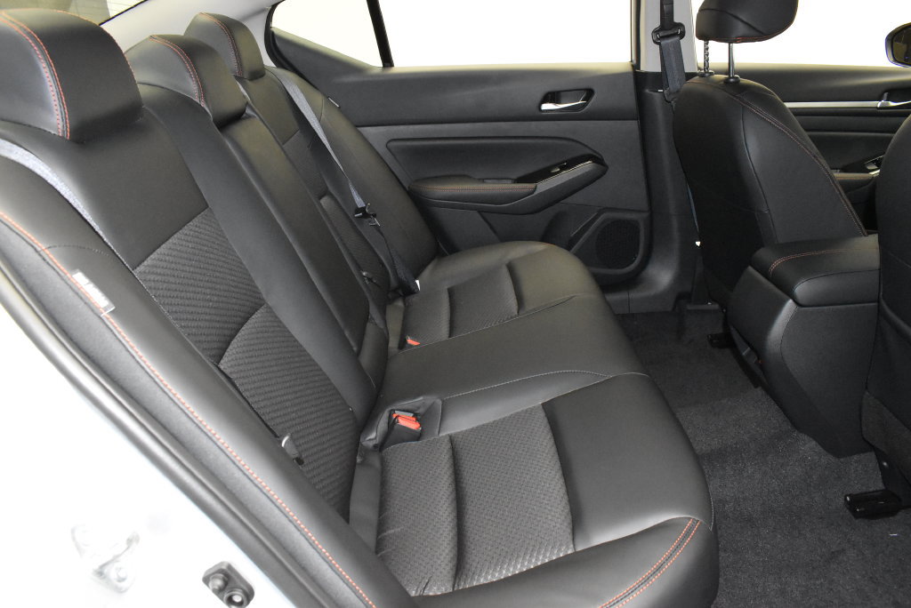 Used 2025 Nissan Altima 2.5 SR FWD image 31